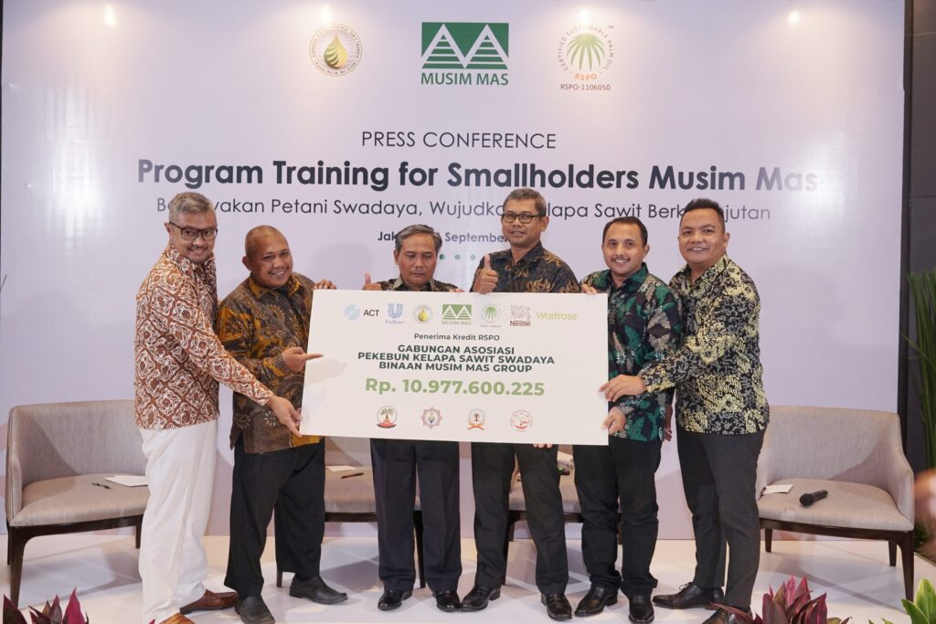 Musim Mas’ program helps Indonesian Oil Palm Farmers Receive USD 767K
