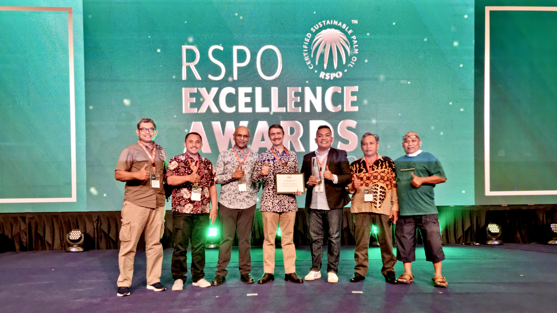Musim Mas wins leading sustainability award for smallholder farmers during RSPO RT2022